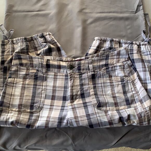 Gloria Vanderbilt plaid Bermuda shorts Size 8P - Picture 2 of 7